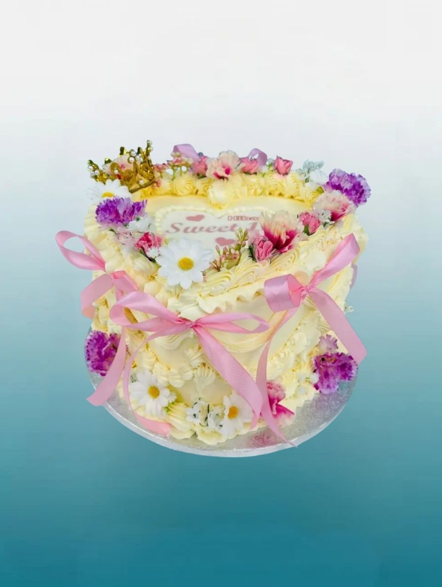 Royal Garden Sweet Heart Vintage Tall Cake