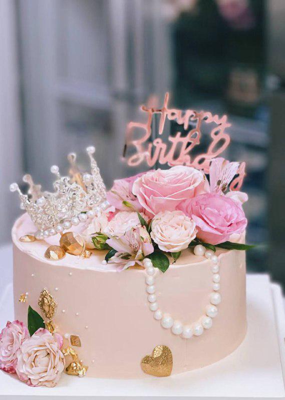 The Royal Blush Tiara Cake