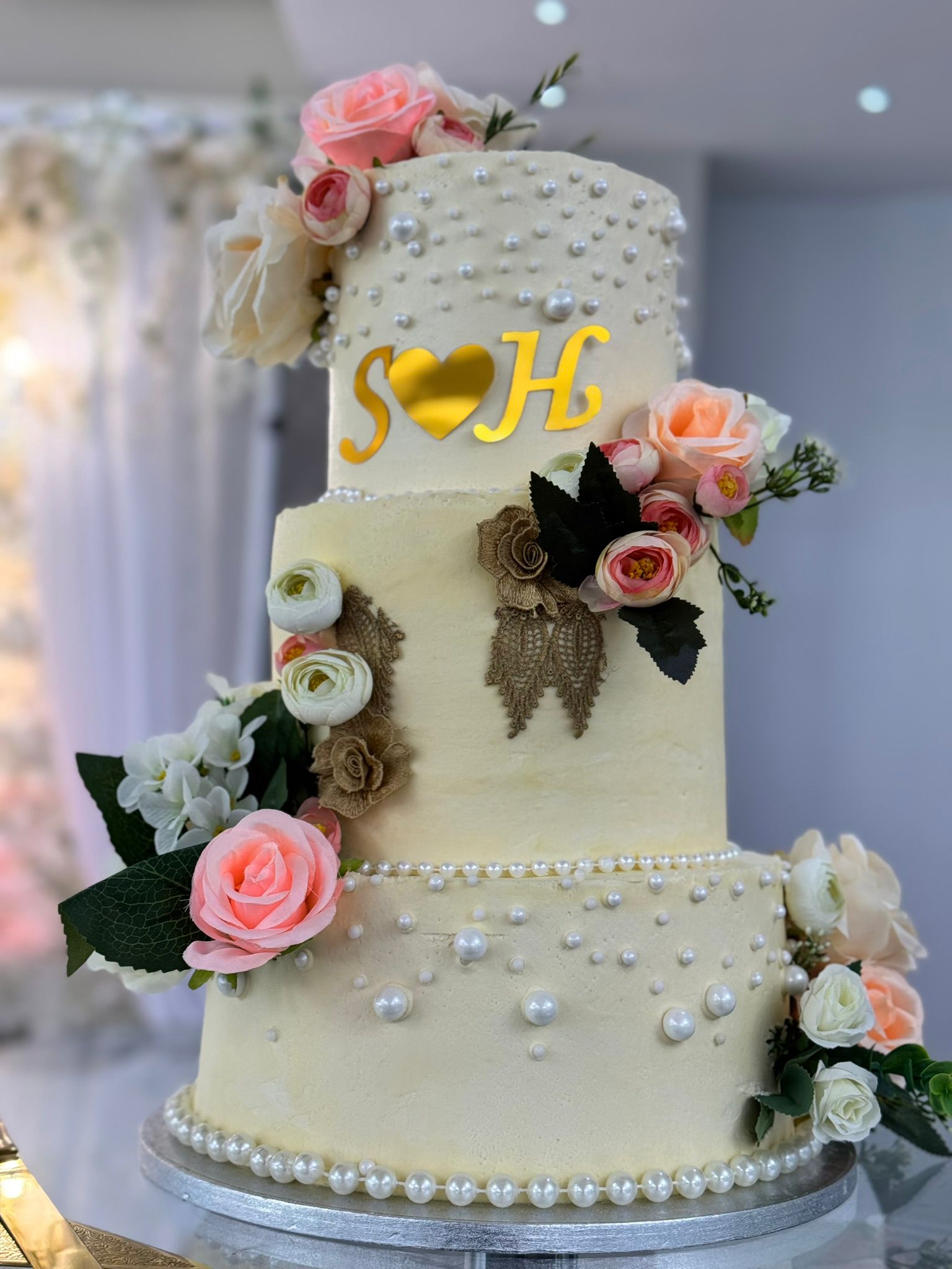 Decorative wedding cake with flowers 