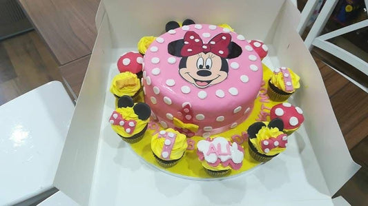 Minnie’s / Micky Cake with Cupcakes