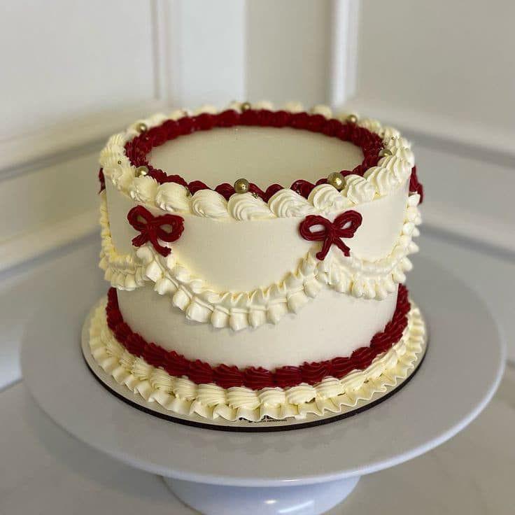 Crimson Bow Vintage Cream Cake