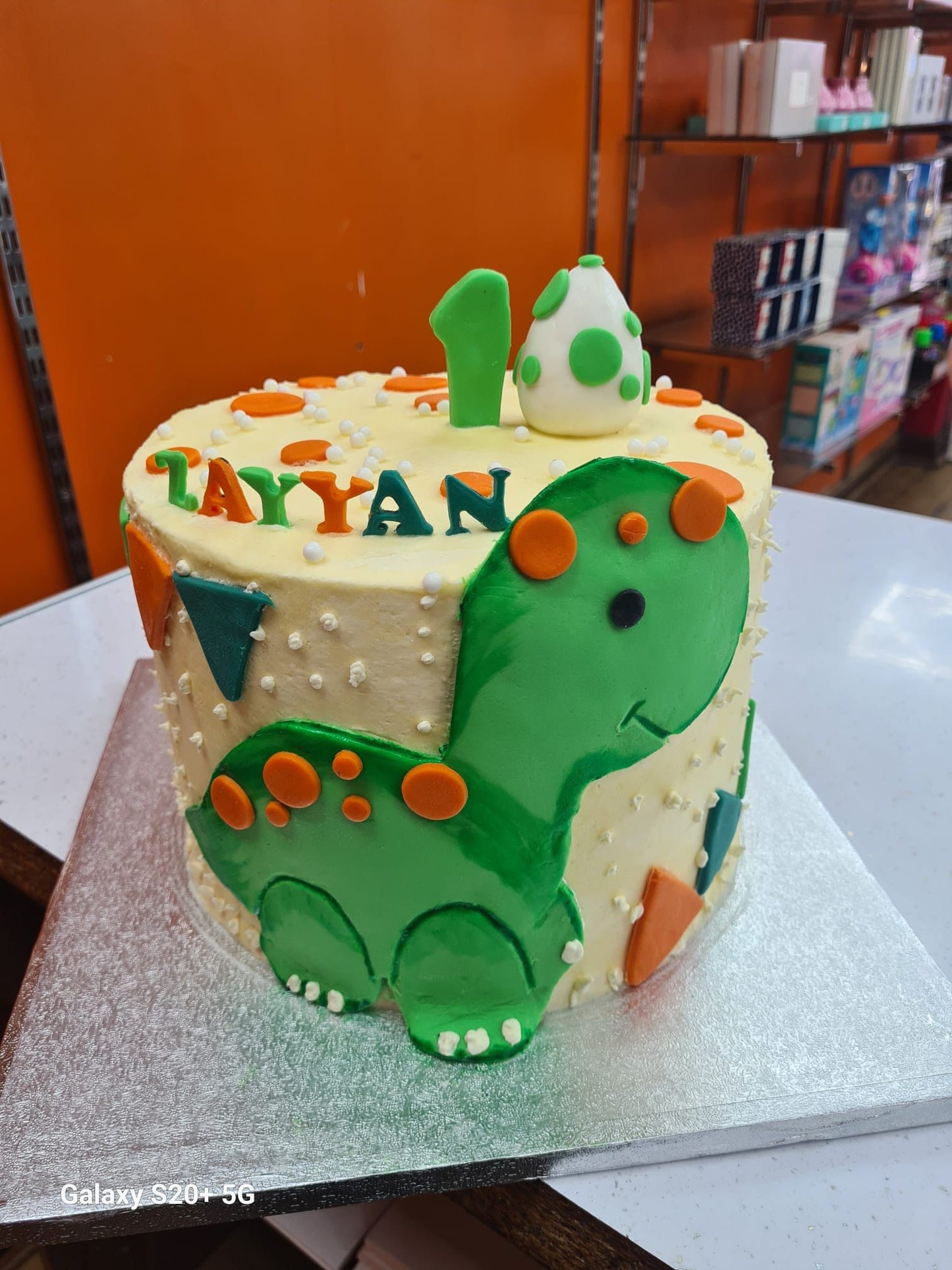 Dinosor Discovery Cake