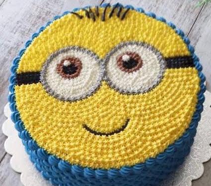 Minnion Smile Birthday Cake